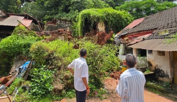Wall of abandoned house collapses in Mapusa