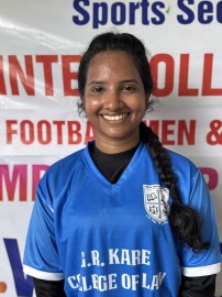 Cuncolim girl Anaida Dias creating havoc with rival defense at inter-college women’s tournament
