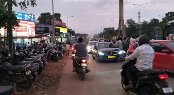 Encroachments, chaos thrive on NH-66 service road in Cunchelim