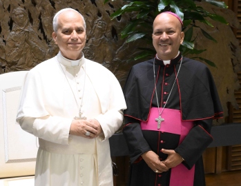 Aux Bishop meets Pope, presents memento on St Francis Xavier