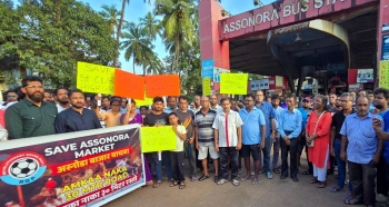 Owners protest crackdown of roadside shops in Assonora