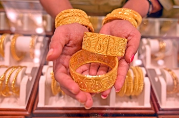 Gold buying faces test of record prices
