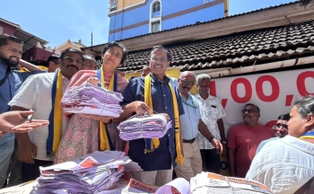 AAP submits 1 lakh signed petitions to CM demanding safer roads
