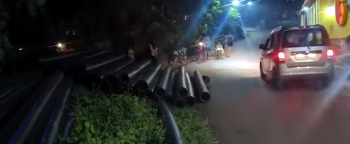 Unsecured pipes along Assagao road trigger safety concerns