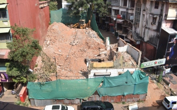 7 yrs after being declared unsafe, CabeÃ§a building razed
