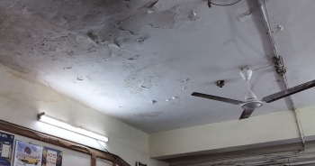 Ceiling leak disrupts hearings at Mapusa Mamlatdar’s courtroom