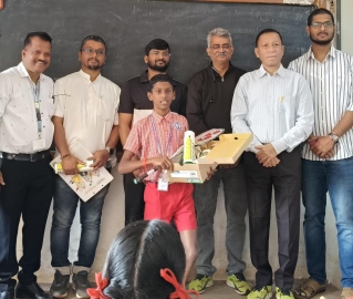 Para shuttler gifted kit under ‘Catch Them Young’ scheme