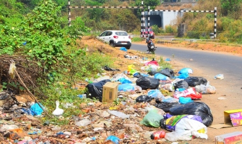 Garbage dumped near Seraulim underpass