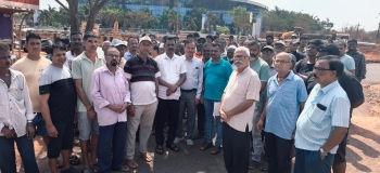 Upasnagar residents protest highway flyover works, demand underpass