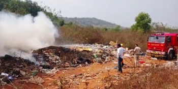 Miscreants set fire to unauthorised waste dump behind Cuncolim IDC, activist seeks action