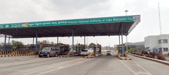 Motorists zoom past toll plaza along Belagavi“Panaji NH748