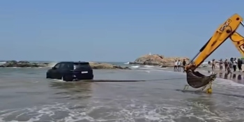 Tourist booked after SUV gets stuck on Vagator beach