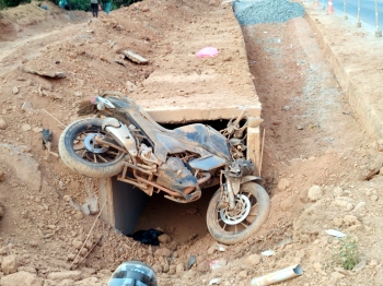 Three injured in road mishap at Patradevi