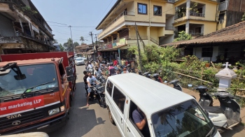 Traffic congestion worsens in Valpoi; compounded by haphazard parking
