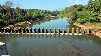 Pre-monsoon removal of barrage gates begins in Sattari