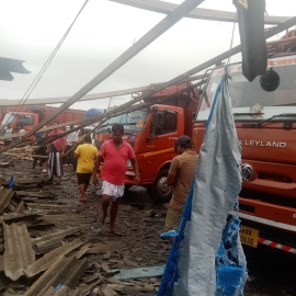 Strong winds blow roof onto vehicles at Cutbona jetty