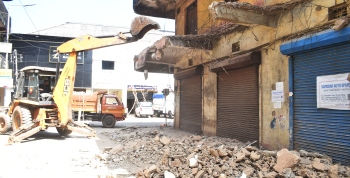 PWD finally moves in to raze dangerous Margao balconies