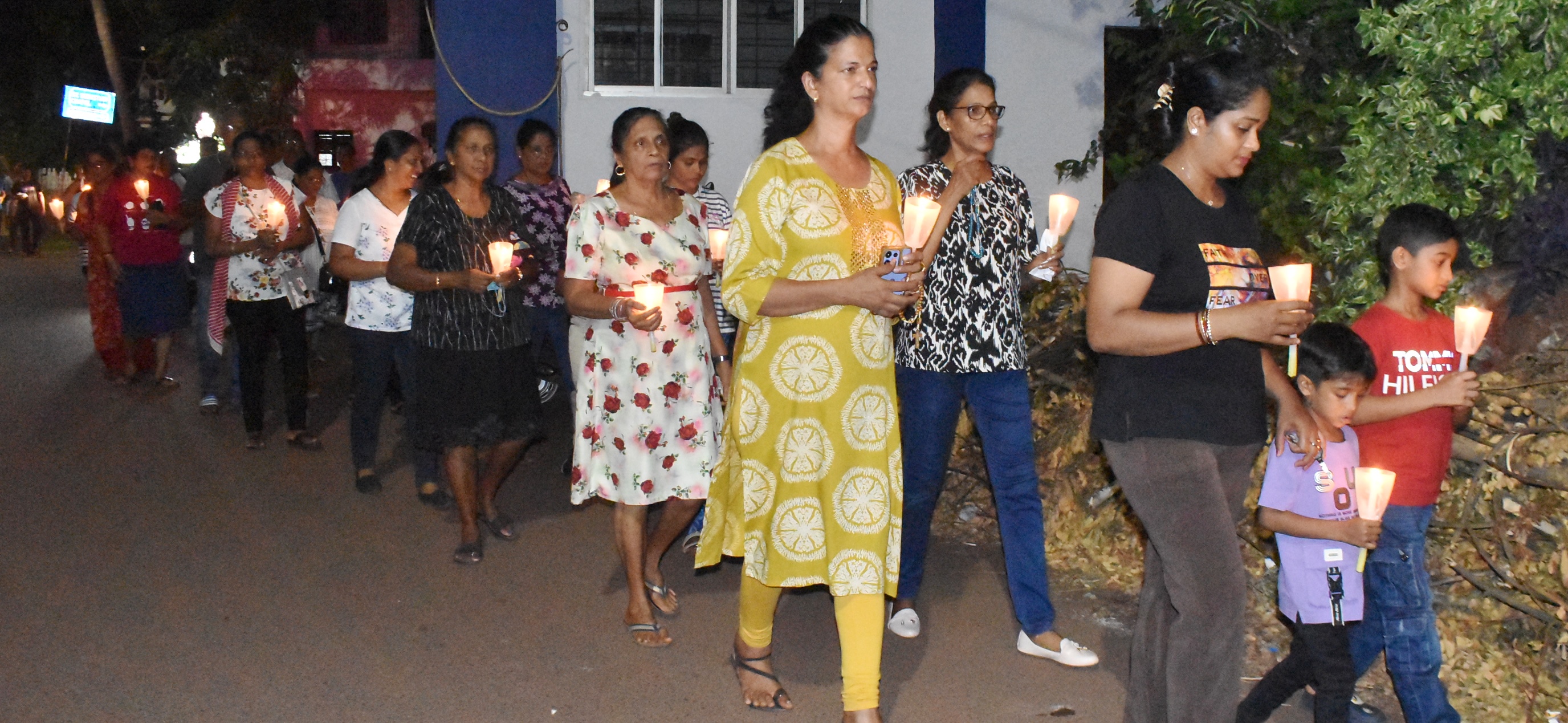 St Anthony devotees take out candlelight procession