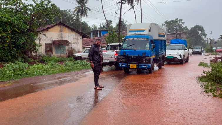 Protest over waterlogging disrupts traffic in Sanguem