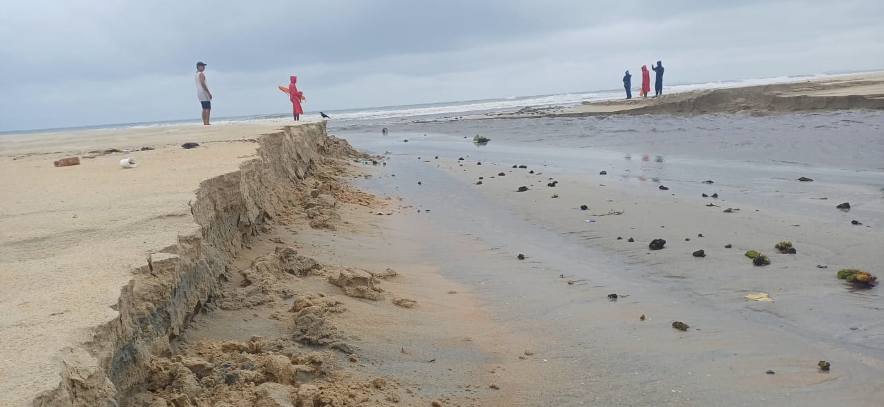 Monsoon triggers seasonal breach at Colva creek