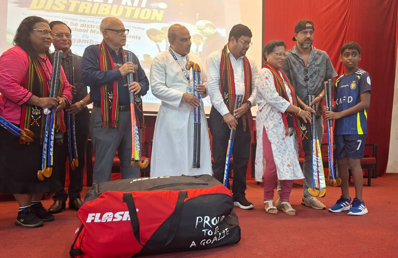 Loyola students receive hockey kits under grassroots drive