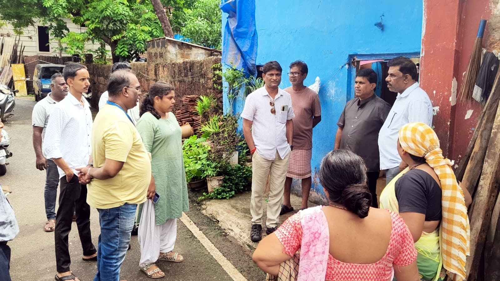 Family has narrow escape as house roof collapses at Vasco