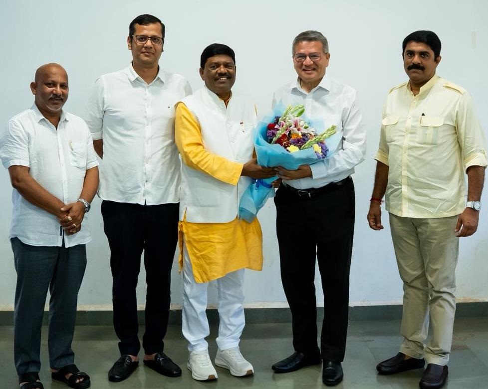 One photo, many questions amid changing political equations