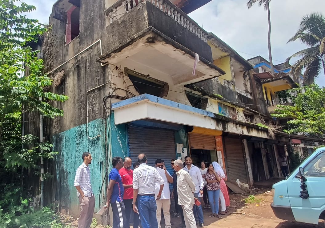 Collector orders demolition of unsafe Indira Apartments