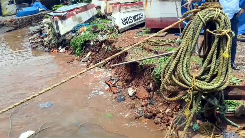 Portion of Kharewaddo fishing jetty collapses