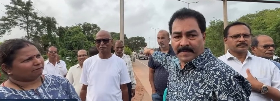 Service road delay on NH-66 at Colvale puts residents, schoolchildren at risk