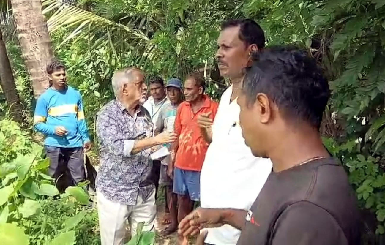 Agriculture department inspect inundated paddy fields at Pale