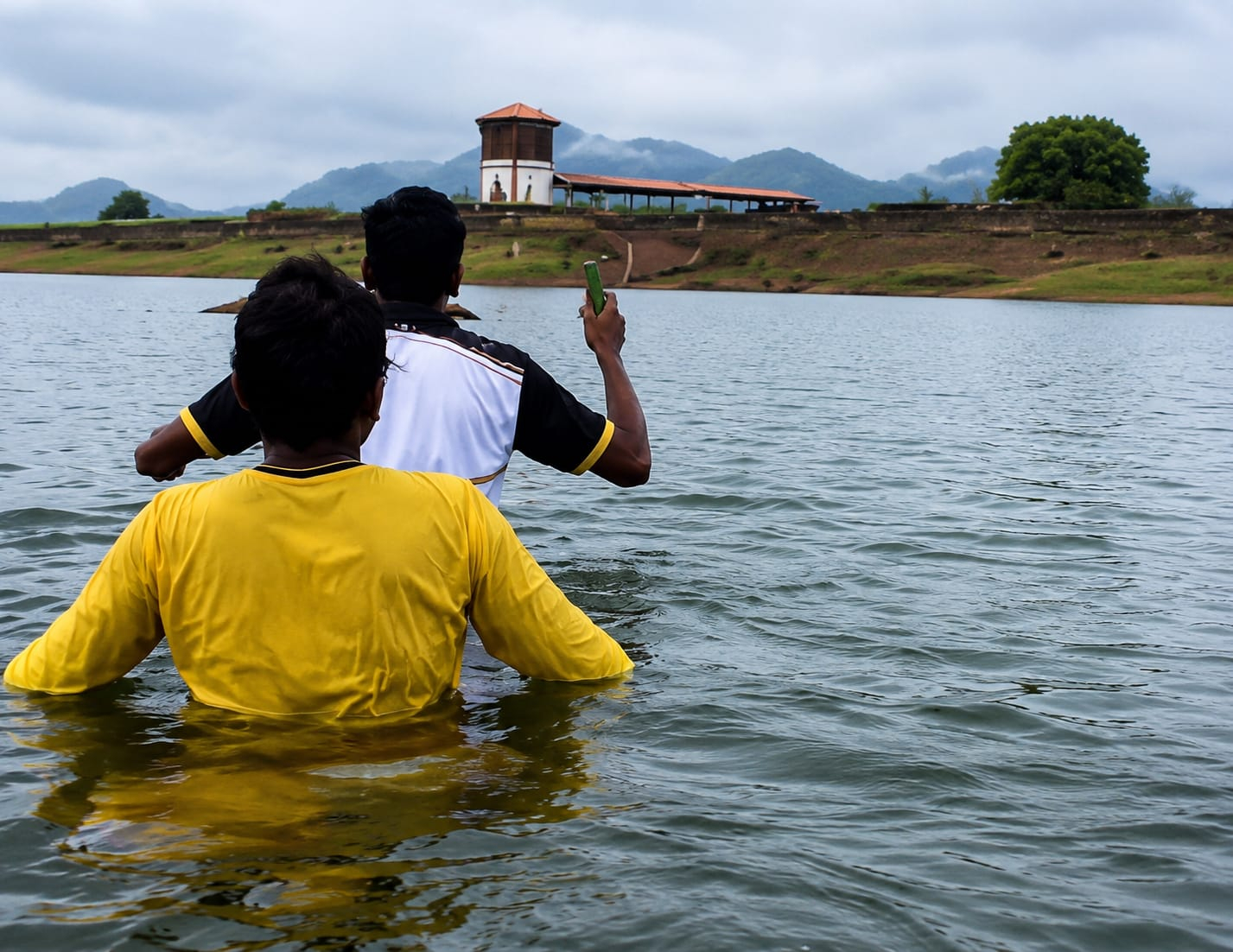 Devotees wade to offer prayers at temple in submerged Kurdi