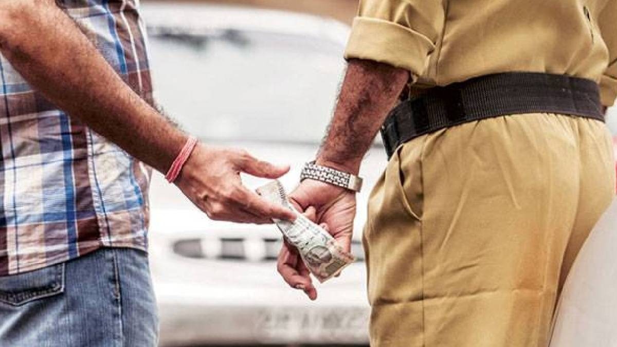 Traffic SP under scrutiny over   bribery, cover-up allegations