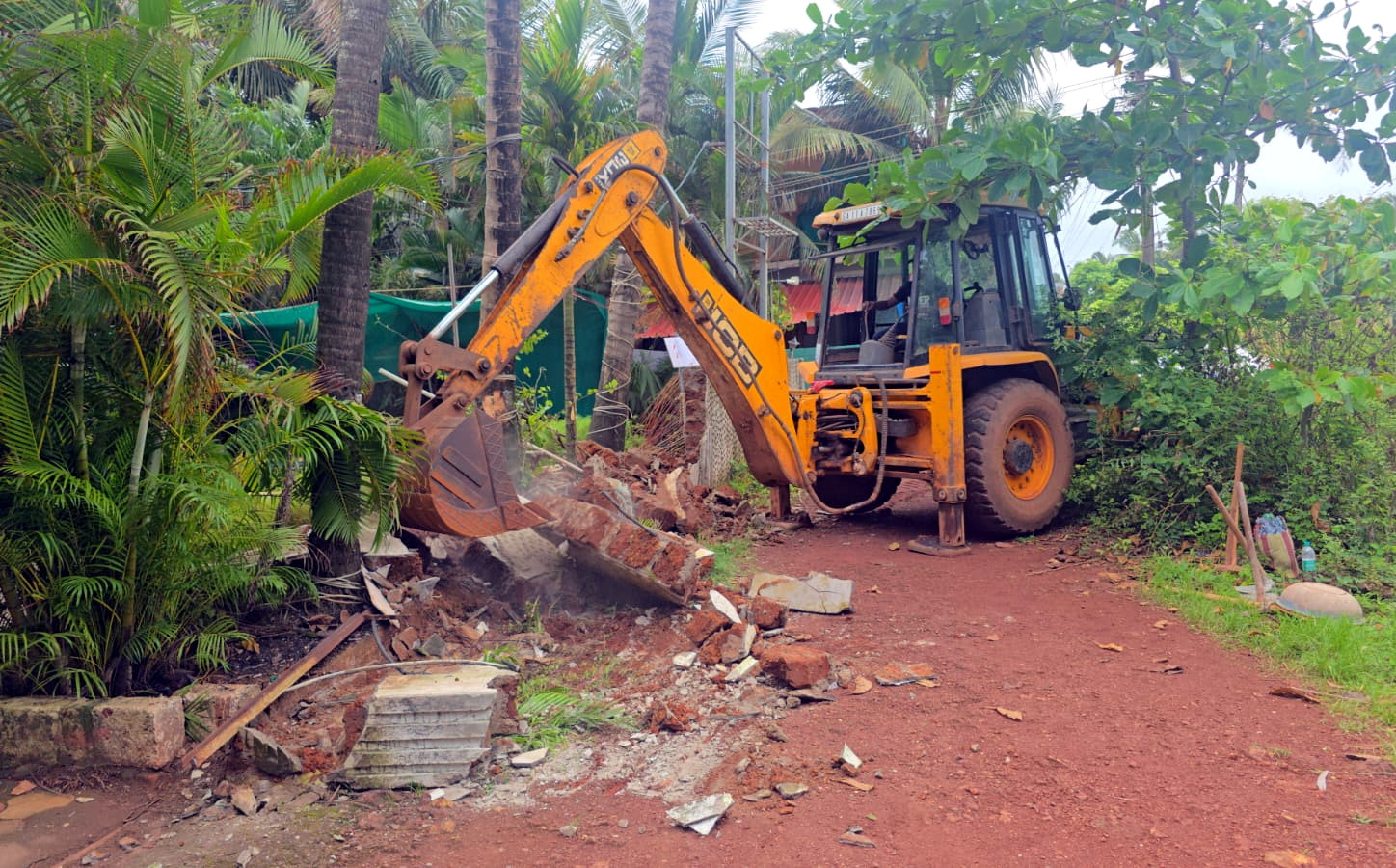 Demolition of 23 illegal structures gets underway at Temwada-Morjim