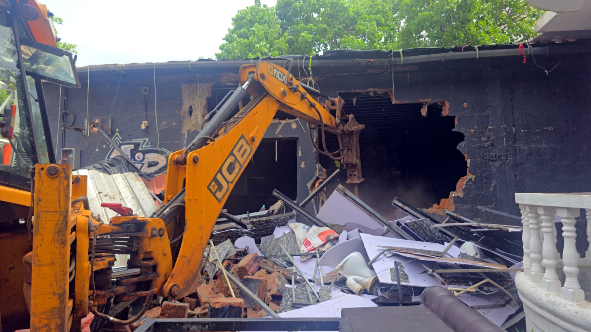 Morjim demolition drive enters second day, sparks controversy
