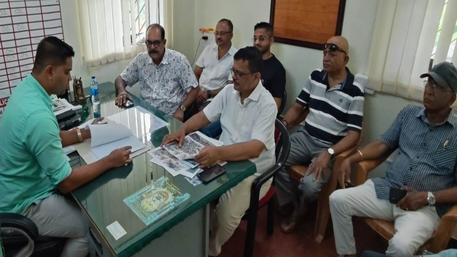 Cong slams govt for using police force to intimidate workers