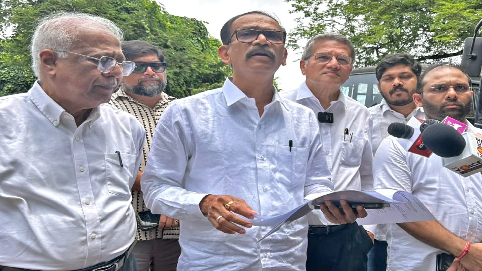 Cong submits memo to Guv over Rahul's detention