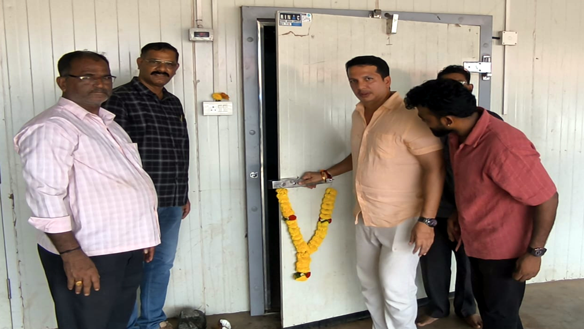 Modern artificial banana ripening chamber opened at Mapusa market sub-yard