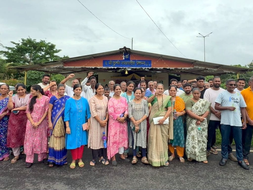 Costi-Kalay locals stage protest against piggery