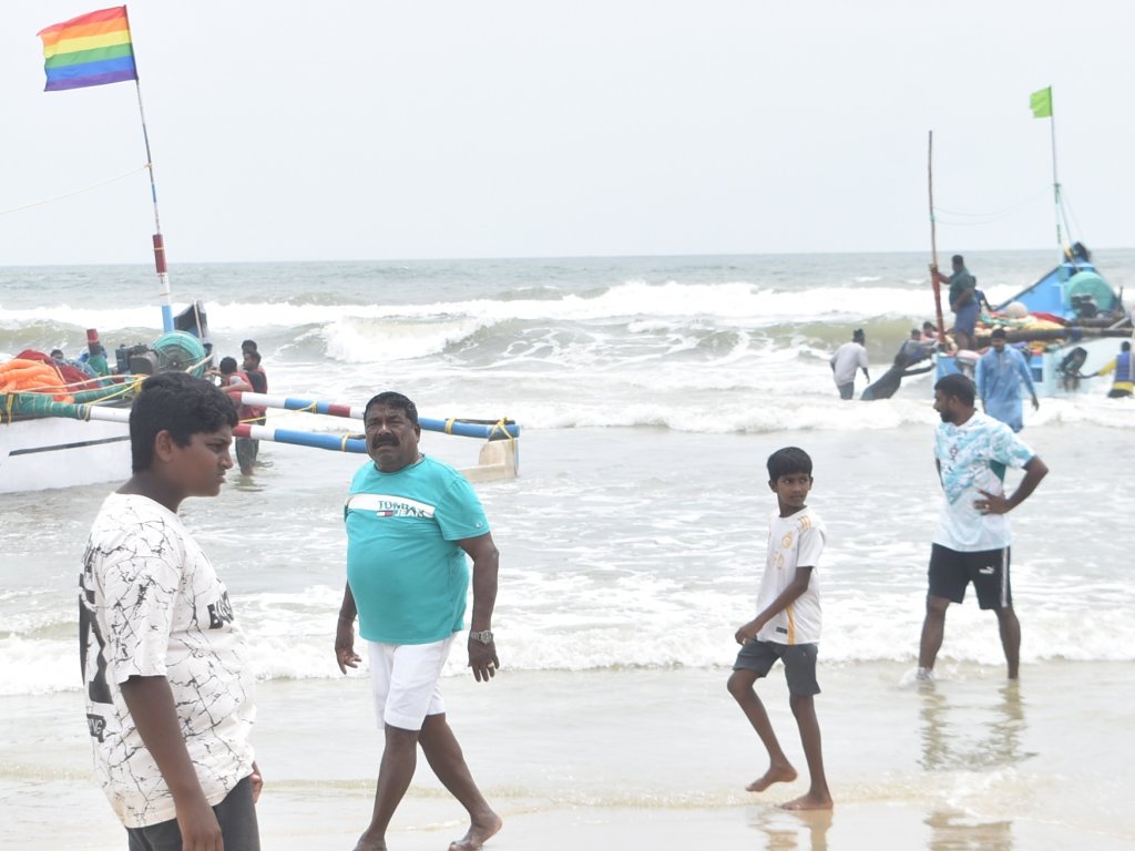 Traditional fishermen brave rough seas for prized Solar shrimp catch