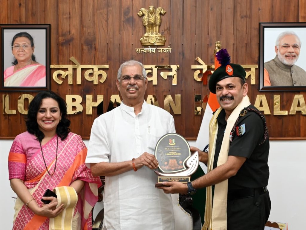 Col Amit Anand Parab, SM, calls on Kerala governor