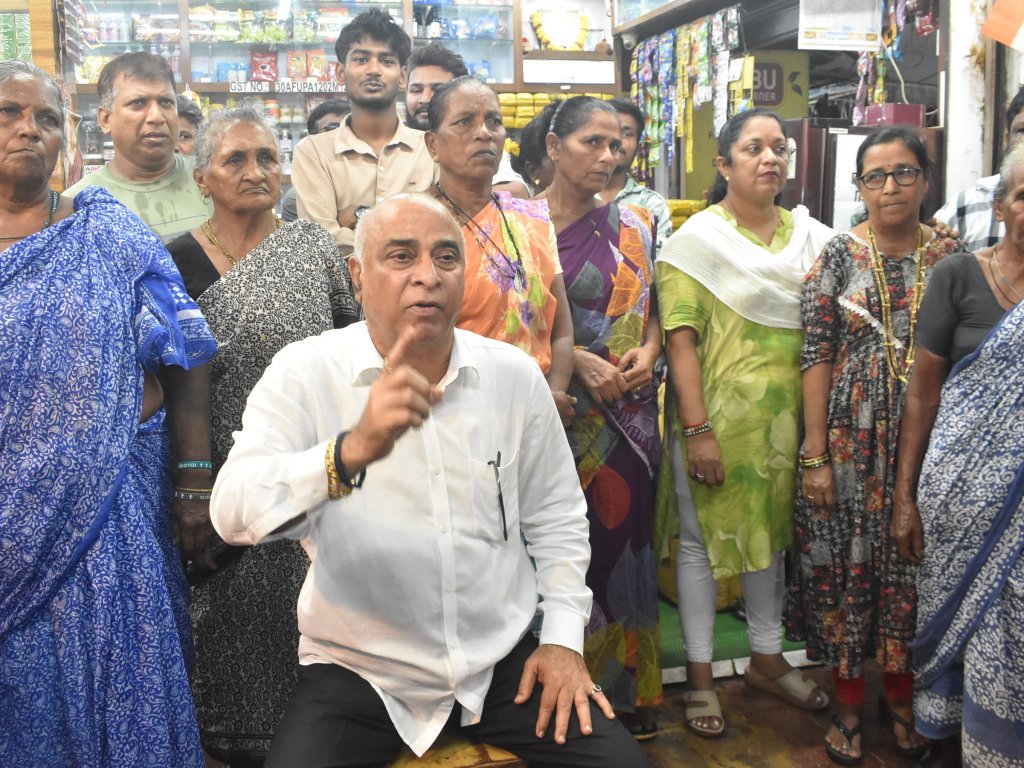 Gandhi market vendors threaten shutdown over illegal vending