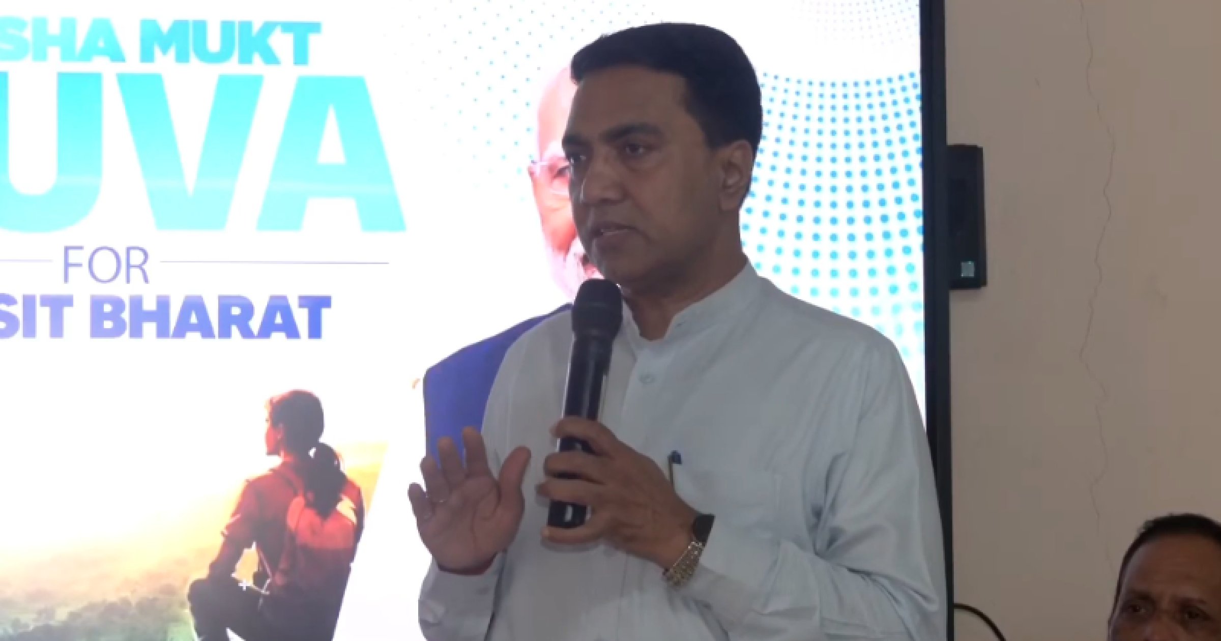 CM appeals to report drug addiction cases among youth