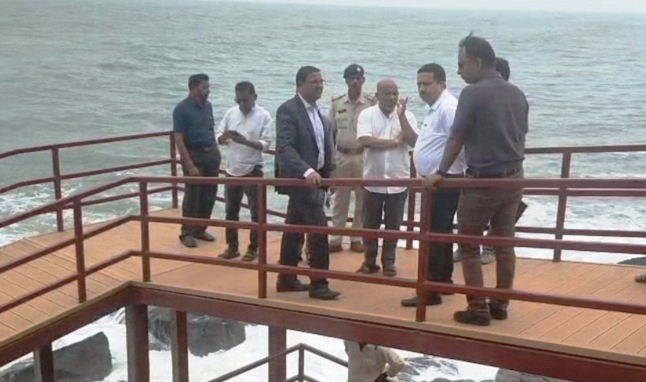 Betul pontoon drifted during dismantling, claims ONGC