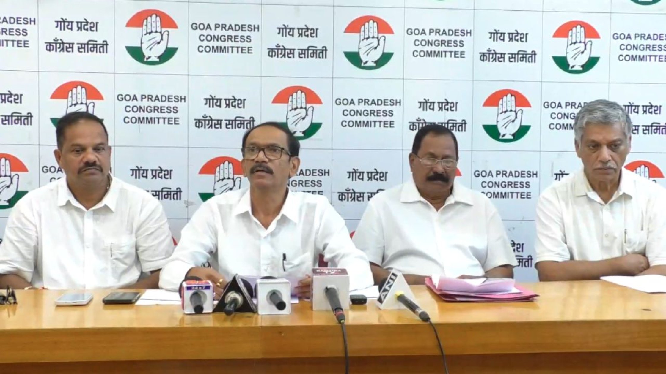Chodankar fires fresh salvo at govt over Karapur, alleged private jet and PSI recruitment