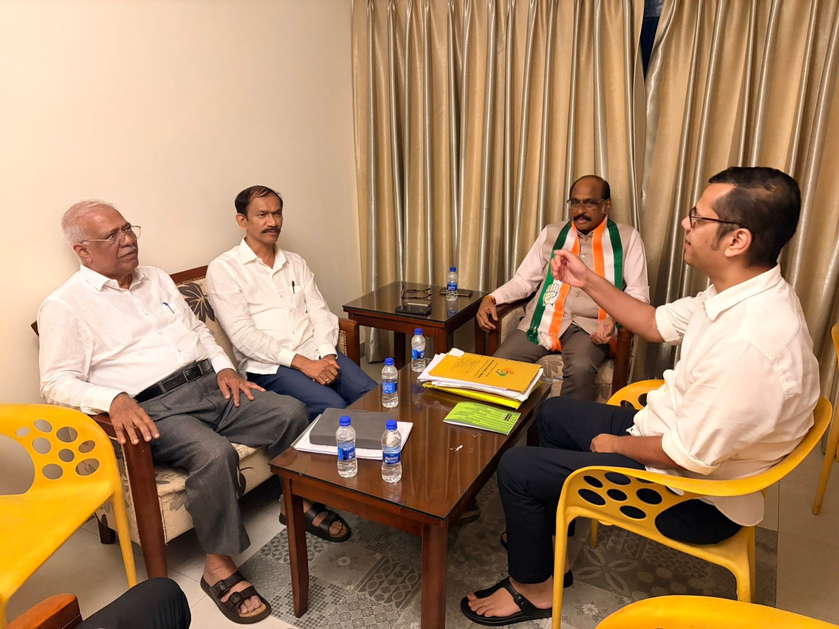 Congress alliance panel reviews political scenario, poll strategy