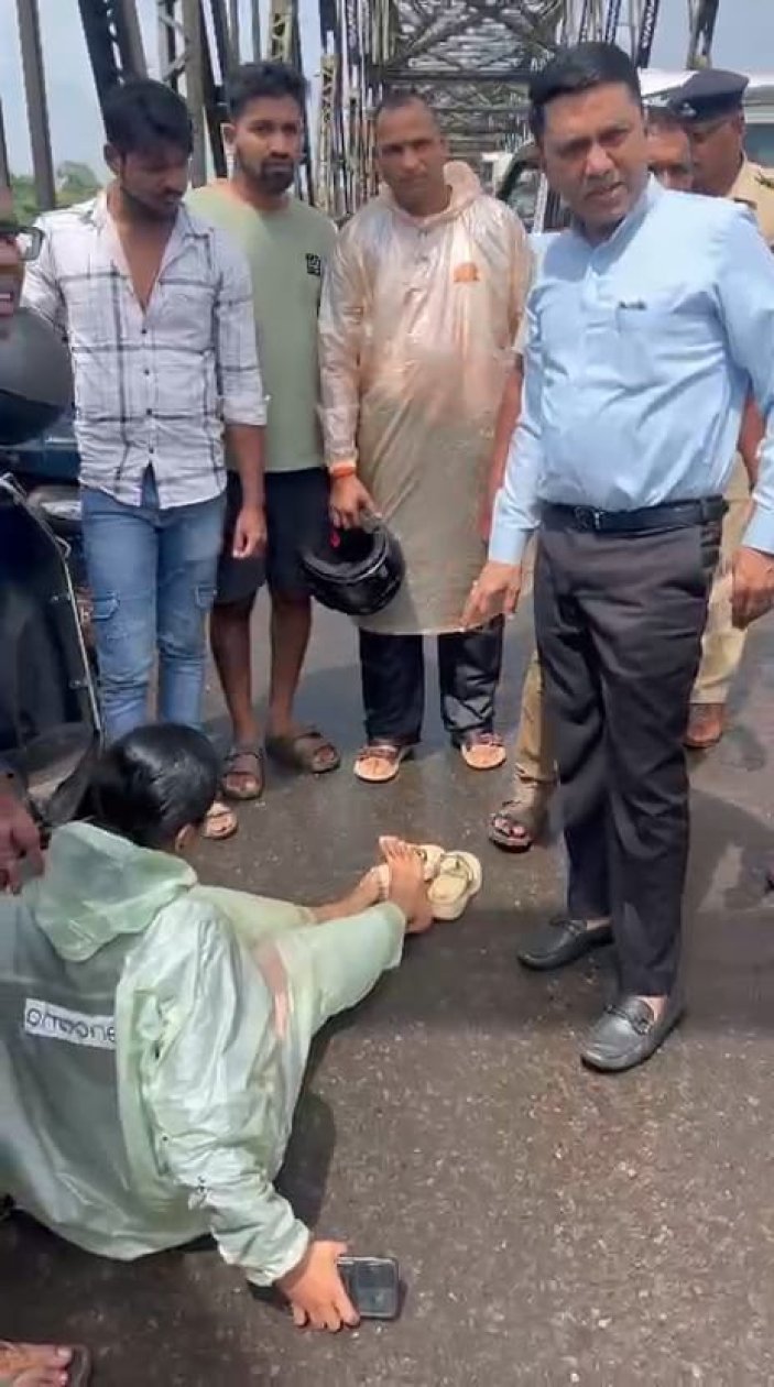 CM steps out of convoy to help accident victim
