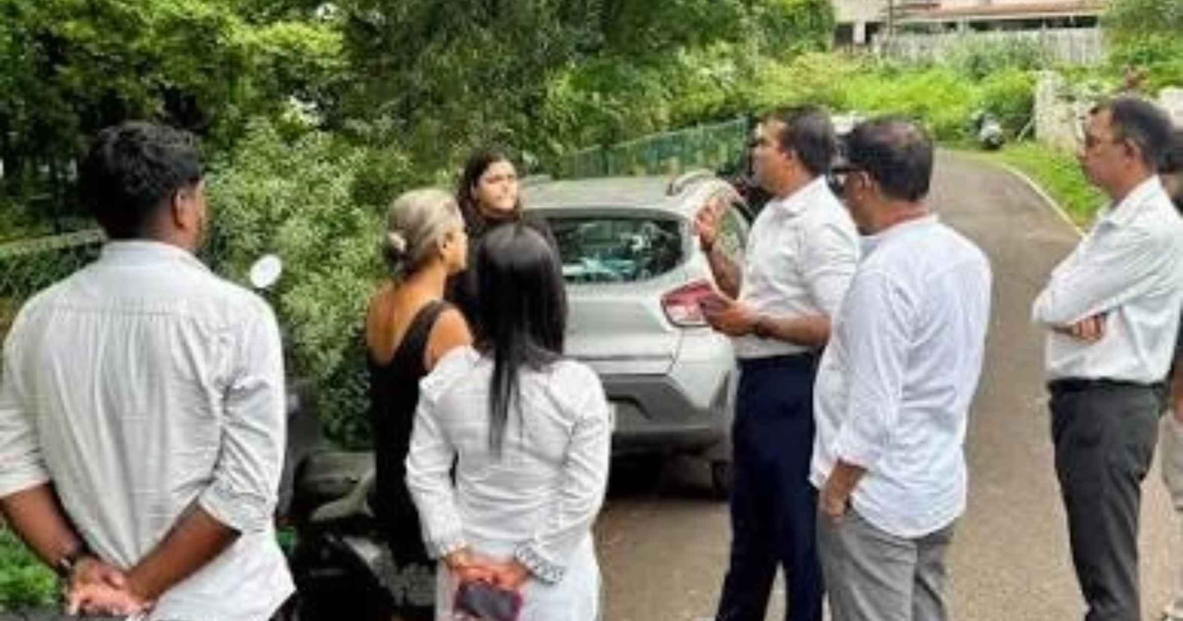 Ratwaddo locals find approach road to site not six metres wide