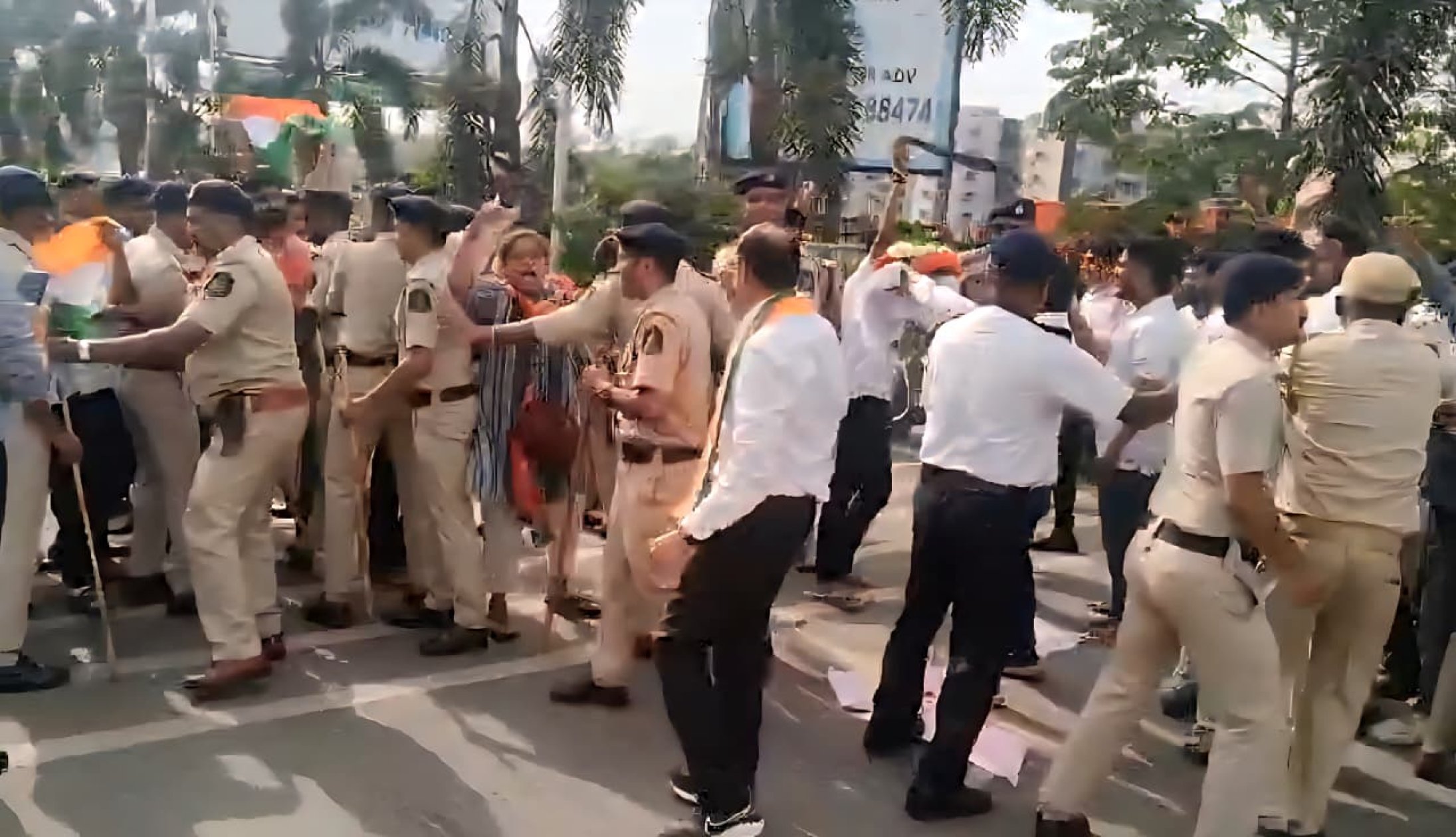 Tension at Dabolim Airport as BJP protests Khar...