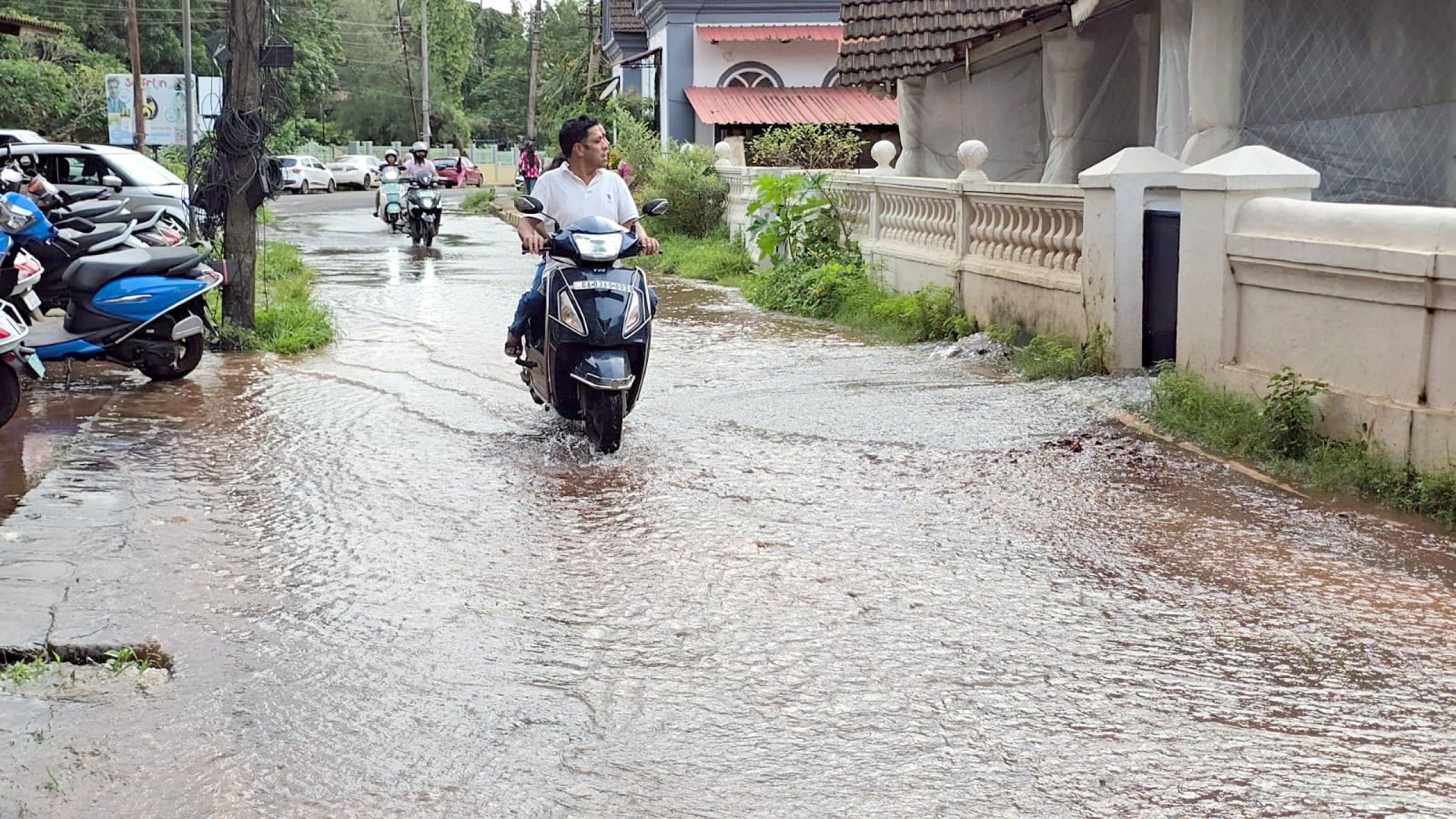 Water pipeline bursts at Mapusa